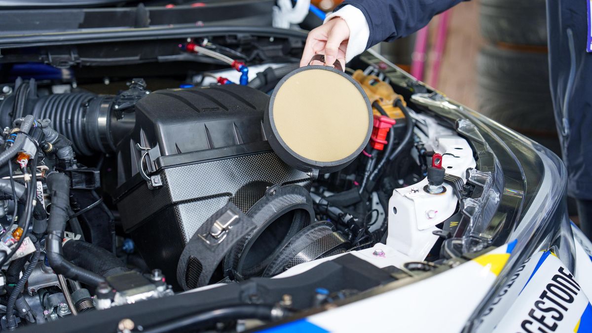 Filtr pro spalovací motory by měl odstraňovat CO2 ze vzduchu, plánuje Toyota